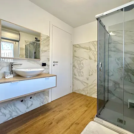 Privato Con Jacuzzi * Леньяно